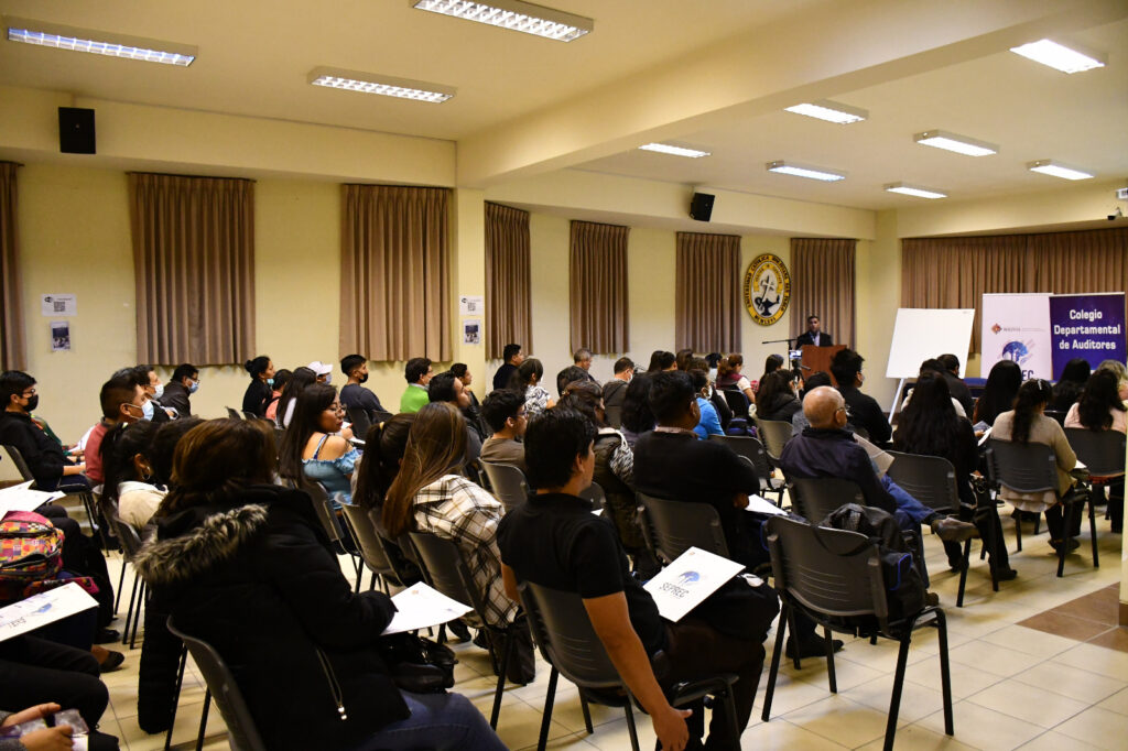 <strong>EL SEPREC CAPACITA SOBRE LA RENOVACIÓN DE MATRÍCULA A AUDITORES EN COCHABAMBA</strong>