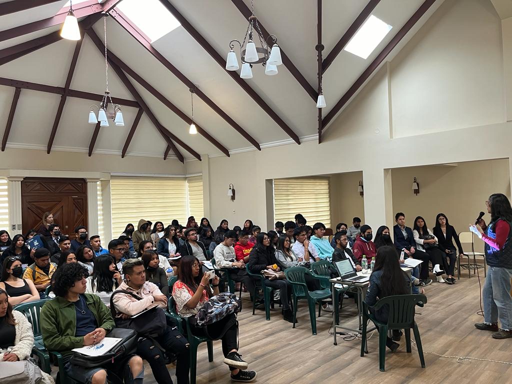 SEPREC CAPACITA EN EDUCACIÓN EMPRESARIAL A ESTUDIANTES DE LA UNIVERSIDAD LOYOLA