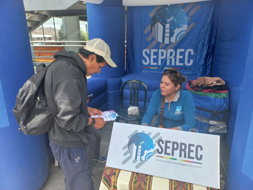 SEPREC SOCIALIZA SUS SERVICIOS EN LA FERIA PRODUCTIVA «HECHO EN BOLIVIA»