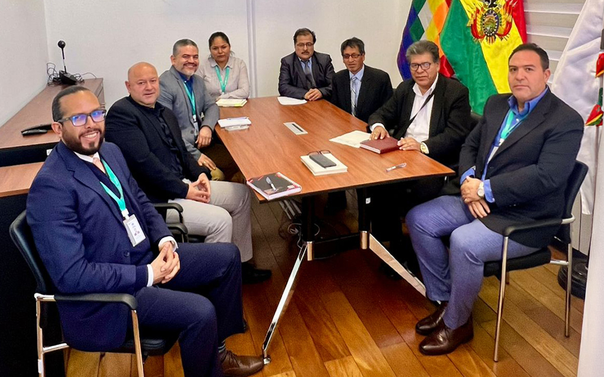 Alianzas que impulsan el desarrollo empresarial Trabajamos junto al Colegio de Contadores para fortalecer la formalización y brindar mayor seguridad jurídica empresarial en el país.