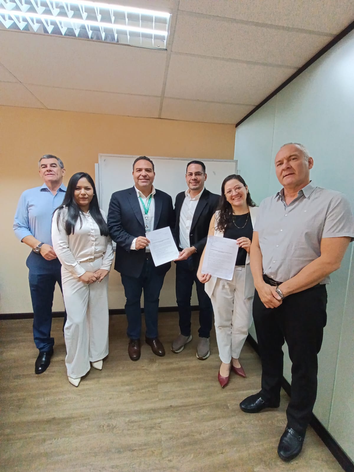 SEPREC Fortalece el diálogo con el  sector empresarial. Se sostuvo una reunión de coordinación con miembros de CABOLCORP para analizar propuestas orientadas al mejoramiento de los procedimientos registrales.
